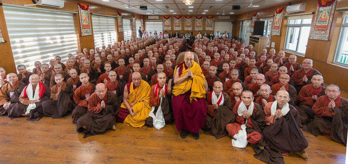 Молитвенное собрание с монахами и монахинями из Тайваня