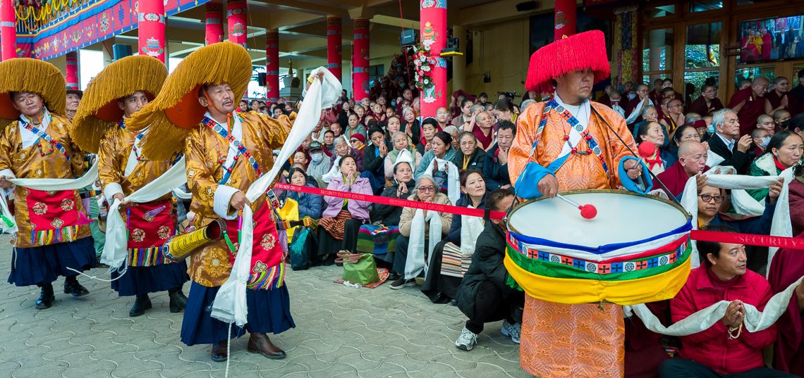 Молебен о долголетии Далай-ламы от имени ассоциаций «У-Цанг Чолкха», «Докхам Дзачука» и ассоциации содействия благополучию «Кьидонг»