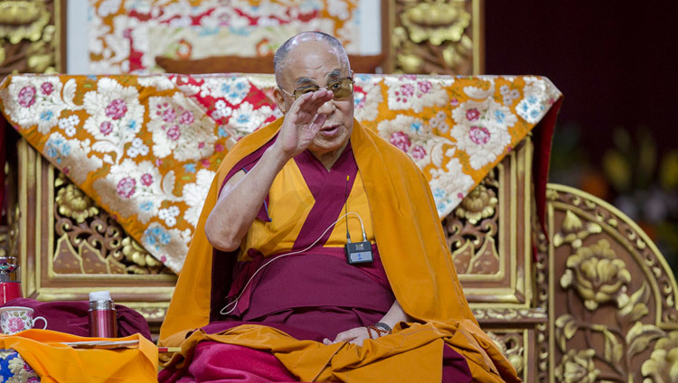 Его Святейшество Далай-лама дарует учения по сочинениям Чже Цонкапы. Фото: Тензин Чойджор (офис ЕСДЛ)