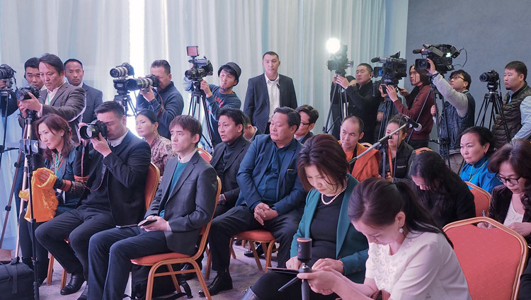 Журналисты монгольских СМИ во время пресс-конференции  Его Святейшества Далай-ламы. Фото: Тензин Такла (офис ЕСДЛ)