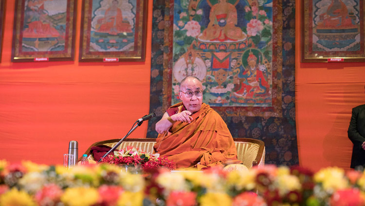 Его Святейшество Далай-лама выступает с лекцией в центре медитаций «Тушита». Фото: Тензин Чойджор (офис ЕСДЛ)