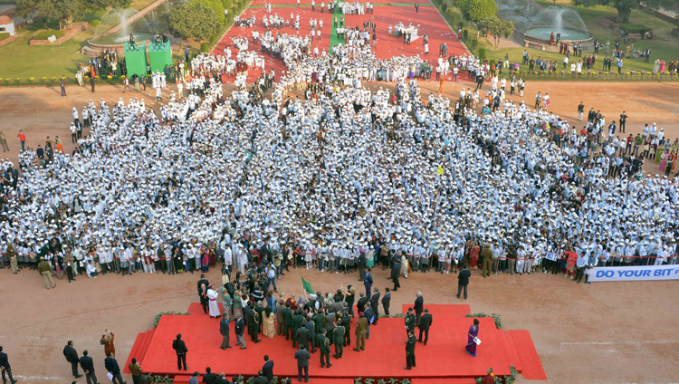 Вид на внутренний двор президентского дворца во время церемонии начала кампании в «Сто миллионов для ста миллионов». Фото: офис президента Индии