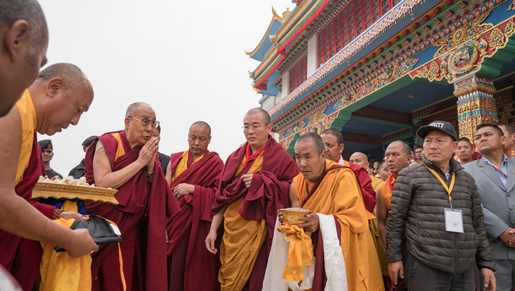 Его Святейшество Далай-лама прибыл в новый монастырь традиции ньингма Палъюл Тхуптен Чойкхор Даргьелинг. Фото: Тензин Чойджор (офис ЕСДЛ)