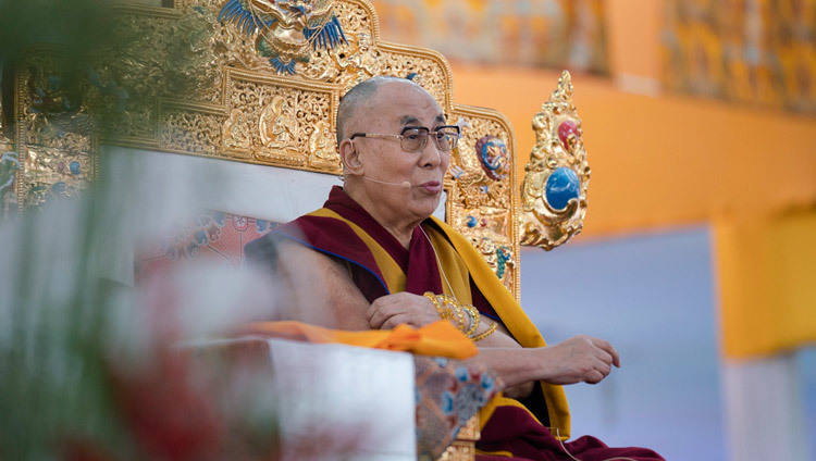 Его Святейшество Далай-лама во время заключительного дня учений, предваряющих посвящение Калачакры. Фото: Тензин Чойджор (офис ЕСДЛ)