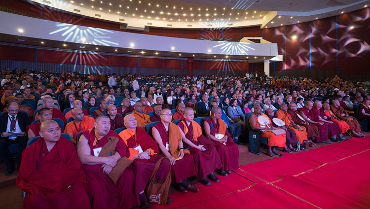 Делегаты международной конференции «Актуальность буддизма в 21-м веке». Фото: Тензин Чойджор (офис ЕСДЛ)