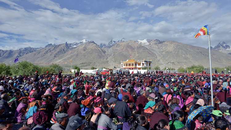 Вид на площадку учений Его Святейшества Далай-ламы. Падум, Занскар, штат Джамму и Кашмир, Индия. 18 июля 2017 г. Фото: Лобсанг Церинг (офис ЕСДЛ)