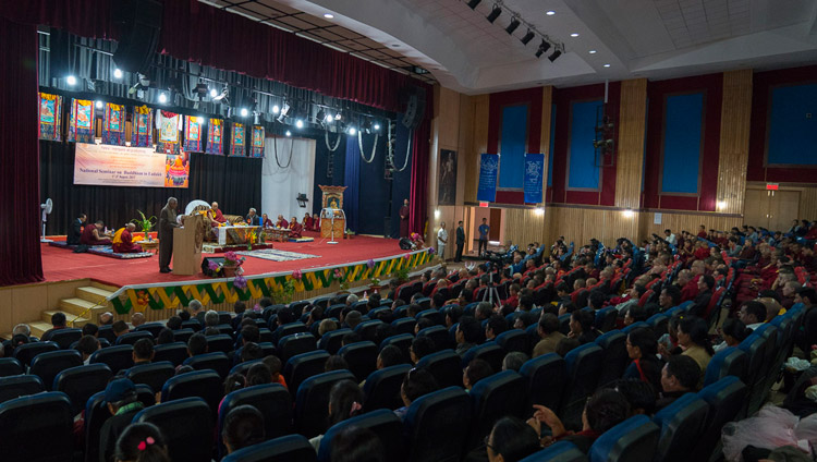 Профессор С. Р. Бхат, председатель Индийского совета философии, выступает с обращением на открытии трехдневного семинара «Буддизм в Ладаке». Фото: Тензин Чойджор (офис ЕСДЛ)
