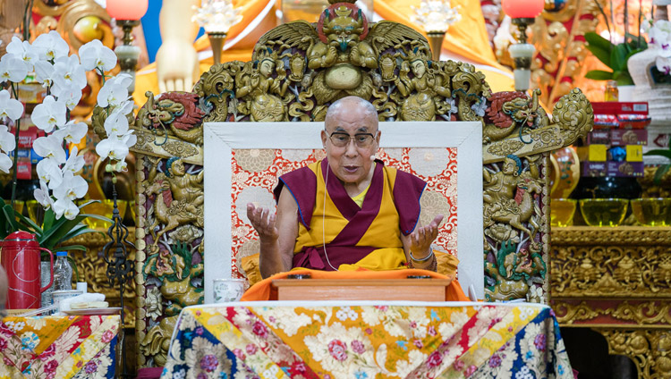 Его Святейшество Далай-лама дарует учения по просьбе буддистов из Юго-Восточной Азии. Фото: Тензин Пунцок (офис ЕСДЛ)