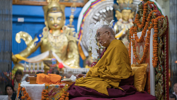 Его Святейшество Далай-лама дарует учения по просьбе буддистов из Юго-Восточной Азии. Фото: Тензин Чойджор (офис ЕСДЛ)