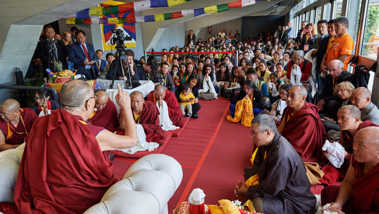 Его Святейшество Далай-лама на встрече со 150 тибетцами. Флоренция, Италия. 19 сентября 2017 г. Фото: Olivier Adam.