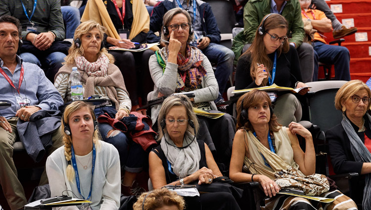 Зрители в зале слушают один из докладов на симпозиуме «Наука об уме». Пиза, Италия. 21 сентября 2017 г. Фото: Olivier Adam.