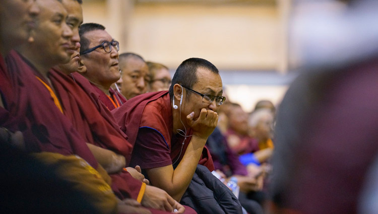 Во время заключительной сессии учений Его Святейшества Далай-ламы. Рига, Латвия. 26 сентября 2017 г. Фото: Тензин Чойджор (офис ЕСДЛ).