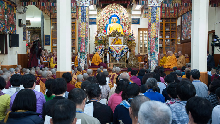 Вид на зал собраний Цуглакханга во время учений Его Святейшества Далай-ламы, организованных по просьбе буддистов из Тайваня. Фото: Тензин Пунцок