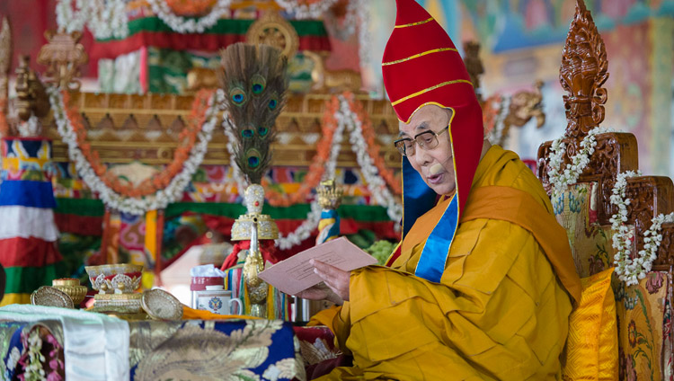 Его Святейшество Далай-лама дарует посвящение Хаягривы в монастыре Сера Чже. Фото: Лобсанг Церинг.