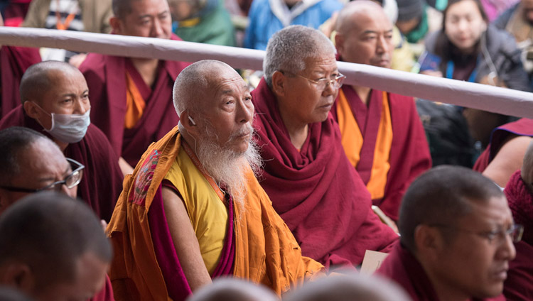 Некоторые из более чем 10 000 монахов и монахинь, собравшихся на площадке «Калачакра Майдан», чтобы послушать учения Его Святейшества Далай-ламы. Фото: Мануэль Бауэр.