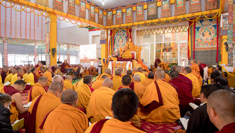 Вид на павильон Калачакры во время второго дня учений Его Святейшества Далай-ламы. Фото: Мануэль Бауэр.