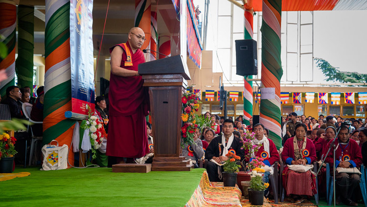 Спикер Тибетского парламента в изгнании досточтимый Кхенпо Сонам Тенпель выступает с обращением во время торжественной церемонии «Спасибо, Индия». Фото: Тензин Чойджор.