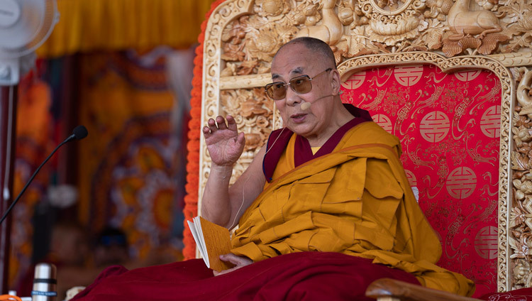 Его Святейшество Далай-лама дарует учения в Дискит Пходранге. Фото: Тензин Чойджор.