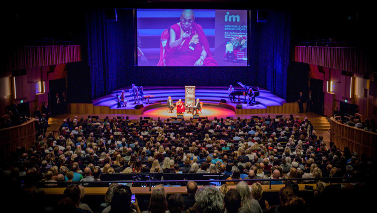 Вид на конференц-зал «Malmö Live» во время публичной лекции Его Святейшества Далай-ламы. Фото: Эрик Торнер/IM.