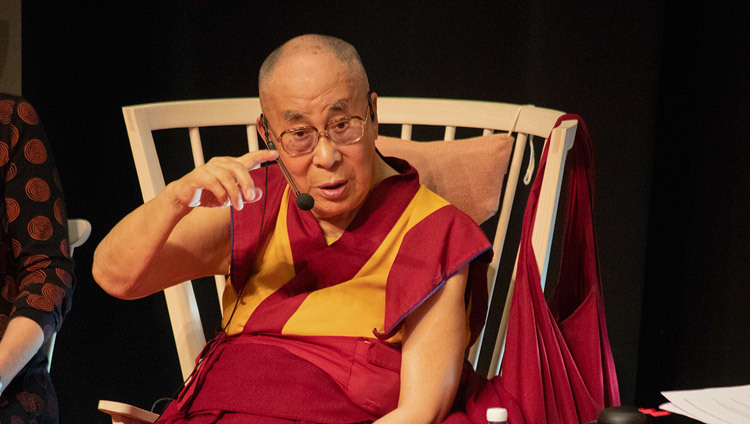 Его Святейшество Далай-лама дарует наставления студентам университета Мальмё. Фото: Эрик Торнер/IM.