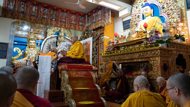 Его Святейшество Далай-лама во время второго дня учений, организованных по просьбе тайваньских буддистов. Фото: дост. Тензин Джампхел.