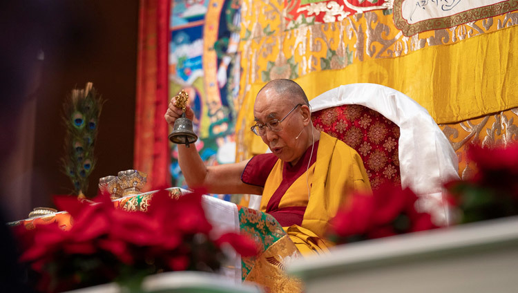 Его Святейшество Далай-лама дарует посвящение Авалокитешвары. Фото: Тензин Чойджор.