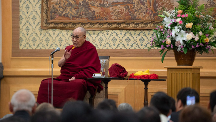 Его Святейшество Далай-лама дарует наставления более чем 300 тибетцам и бутанцам. Фото: Тензин Чойджор.
