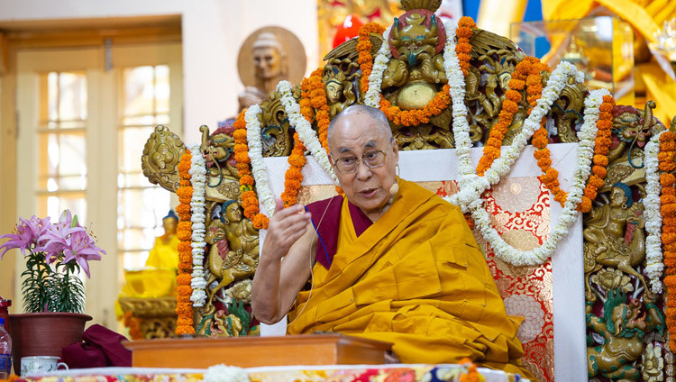 Его Святейшество Далай-лама во время заключительного дня учений для буддистов России. Фото: Лобсанг Церинг.