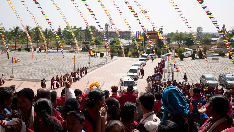 Его Святейшество Далай-лама прибывает в монастырь Ганден Джангце. Фото: Лобсанг Церинг.