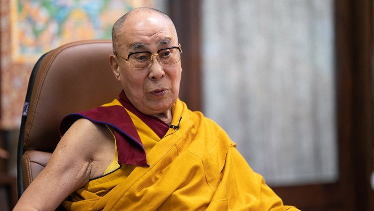 Его Святейшество Далай-лама дарует онлайн-учения по трактату Чандракирти «Введение в мадхьямаку». Дхарамсала, штат Химачал-Прадеш, Индия. 17 июля 2020 г. Фото: Тензин Пхунцок.