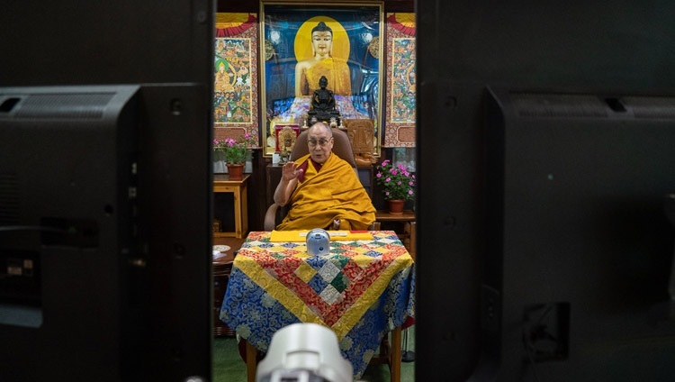 Его Святейшество Далай-лама дарует онлайн-учения по просьбе юных тибетцев. Дхарамсала, штат Химачал-Прадеш, Индия. 4 августа 2020 г. Фото: дост. Тензин Джампхел.
