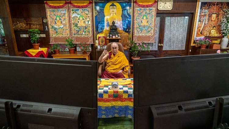 Его Святейшество Далай-лама во время первого дня учений для буддистов из стран Азии. Дхарамсала, штат Химачал-Прадеш, Индия. 4 сентября 2020 г. Фото: дост. Тензин Джампхел.