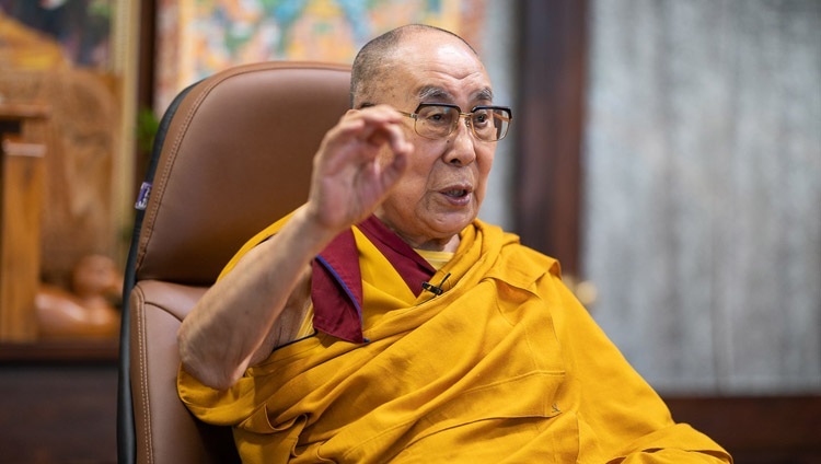 Его Святейшество Далай-лама дарует онлайн-учения для буддистов из стран Азии. Дхарамсала, штат Химачал-Прадеш, Индия. 4 сентября 2020 г. Фото: дост. Тензин Джампхел.