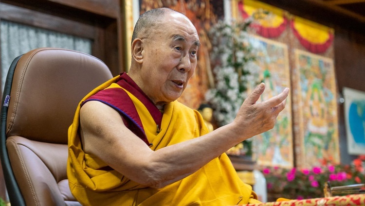 Его Святейшество Далай-лама во время третьего дня учений для буддистов из стран Азии. Дхарамсала, штат Химачал-Прадеш, Индия. 6 сентября 2020 г. Фото: дост. Тензин Джампхел.