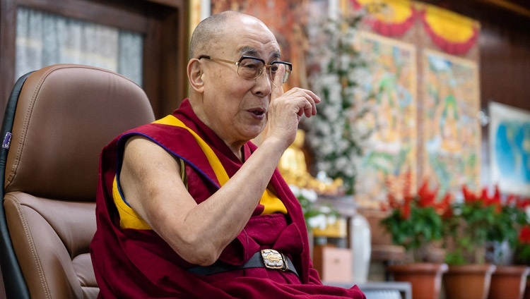 Его Святейшество Далай-лама беседует с Эухенио Дербесом о счастье, юморе и сострадании. Дхарамсала, штат Химачал-Прадеш, Индия. 22 сентября 2020 г. Фото: дост. Тензин Джампхел.
