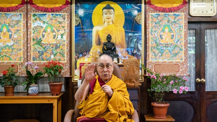 Его Святейшество Далай-лама дарует онлайн учения по просьбе буддистов из Тайваня. Дхарамсала, штат Химачал-Прадеш, Индия. 3 октября 2020 г. Фото: дост. Тензин Джампхел.