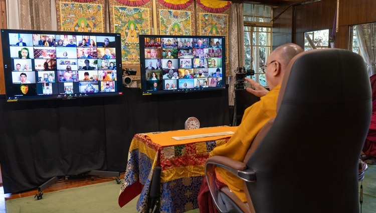 По просьбе буддистов России Его Святейшество Далай-лама дарует учения по сочинению Нагарджуны «Бодхичитта-виварана». Дхарамсала, штат Химачал-Прадеш, Индия. 5 ноября 2020 г. Фото: дост. Тензин Джампхел.