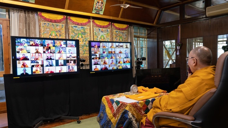 Его Святейшество Далай-лама дарует учения по случаю 601-летней годовщины ухода Чже Цонкапы в паринирвану. Дхарамсала, штат Химачал-Прадеш, Индия. 10 декабря 2020 г. Фото: дост. Тензин Джампхел.