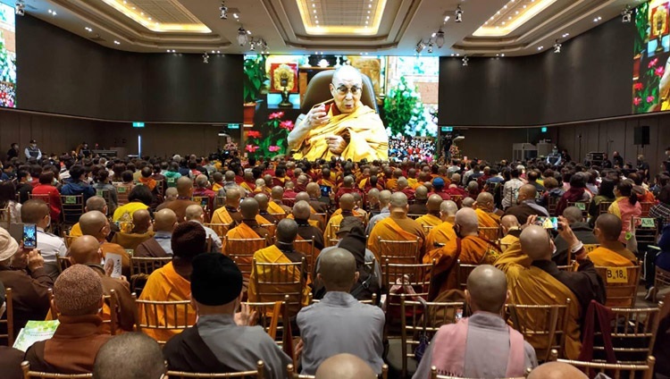 Слушатели, собравшиеся в тайваньском городе Тайбэй, смотрят прямую трансляцию учения Его Святейшества Далай-ламы. Дхарамсала, штат Химачал-Прадеш, Индия. 1 мая 2021 г. Фото: дост. Тензин Джампхел.
