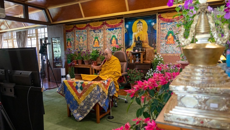 По просьбе буддистов из Тайваня Его Святейшество Далай-лама дарует учение по «Сутре сердца». Дхарамсала, штат Химачал-Прадеш, Индия. 1 мая 2021 г. Фото: дост. Тензин Джампхел.