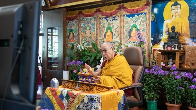 Его Святейшество Далай-лама дарует учение тибетской молодежи. Дхарамсала, штат Химачал-Прадеш, Индия. 2 июня 2021 г. Фото: дост. Тензин Джампхел.