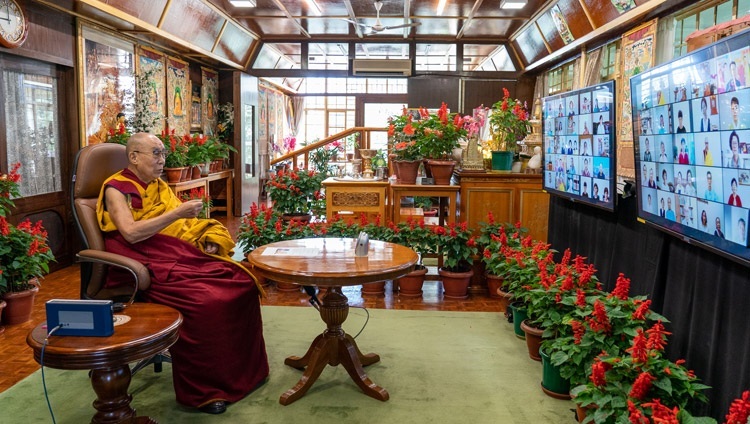Его Святейшество Далай-лама дарует наставления о сострадании и ненасилии. Дхарамсала, штат Химачал-Прадеш, Индия. 18 августа 2021 г. Фото: дост. Тензин Джампхел.