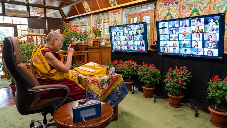 Его Святейшество Далай-лама дарует учения по просьбе буддистов из Азии. Дхарамсала, штат Химачал-Прадеш, Индия. 9 сентября 2021 г. Фото: дост. Тензин Джампхел.