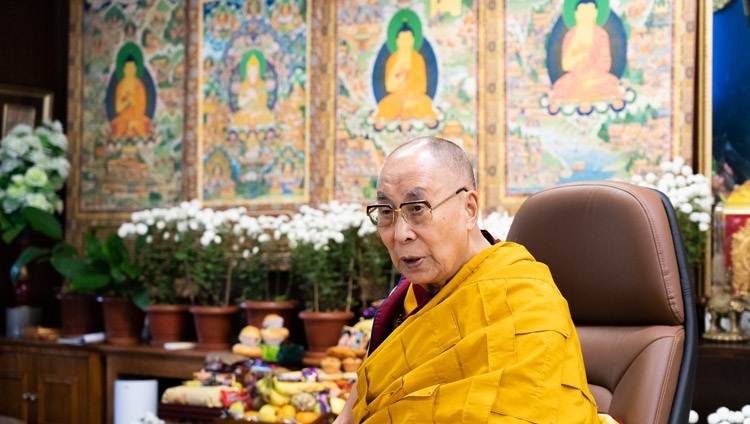 Его Святейшество Далай-лама во время второго дня учений для буддистов России. Дхарамсала, штат Химачал-Прадеш, Индия. 5 ноября 2021 г. Фото: дост. Тензин Джампхел.