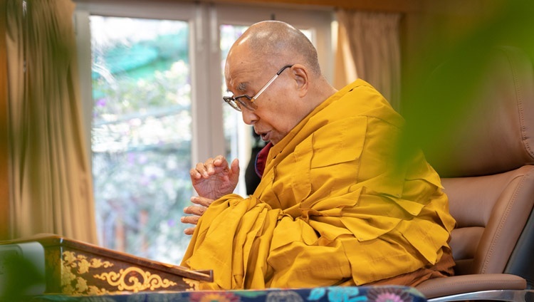 Его Святейшество Далай-лама дарует комментарий к сочинениям Чже Цонкапы. Дхарамсала, штат Химачал-Прадеш, Индия. 29 декабря 2021 г. Фото: дост. Тензин Джампхел.