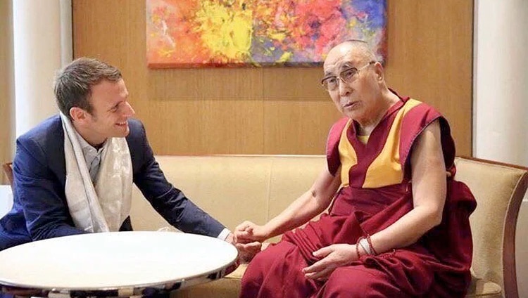 Его Святейшество Далай-лама и Эммануэль Макрон. 2016 г.
