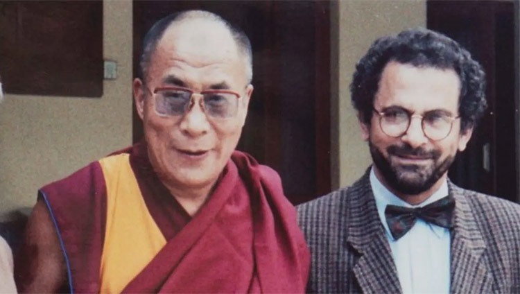 Лауреаты Нобелевской премии мира Его Святейшество Далай-лама и Жозе Рамуш-Орту.