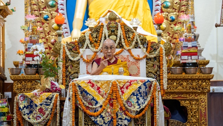 Его Святейшество Далай-лама во время первого дня учений по случаю священного месяца Сага Дава. Дхарамсала, штат Химачал-Прадеш, Индия. 13 июня 2022 г. Фото: Тензин Чойджор (офис ЕСДЛ).