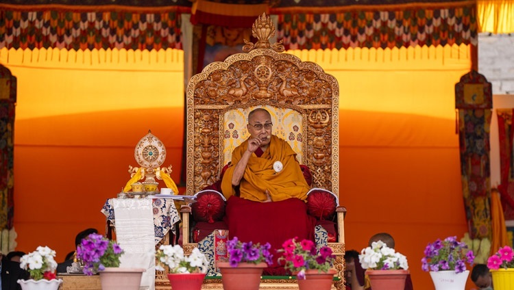 Его Святейшество Далай-лама дарует учения во время празднования золотого юбилея сообщества «Ламдон» и открытия Великих летних диспутов (Ярчо ченмо) – 2023. Ле, Ладак, Индия. 7 августа 2023 г. Фото: Тензин Чойджор (офис ЕСДЛ).