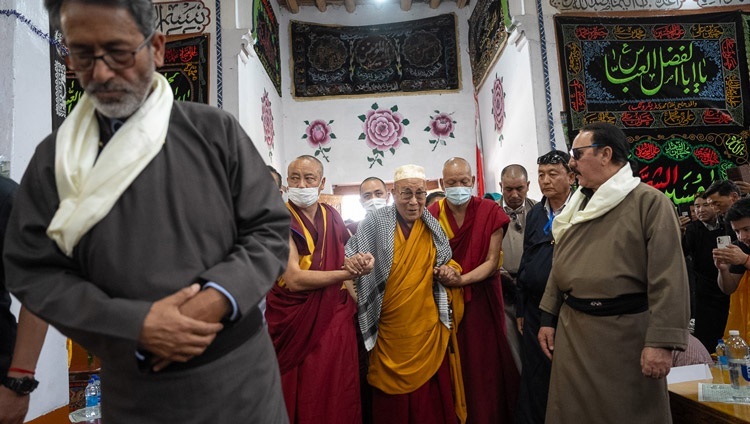 Его Святейшество Далай-лама прибывает в мечеть «Имам Барга». Ле, Ладак, Индия. 12 августа 2023 г. Фото: Тензин Чойджор (офис ЕСДЛ).